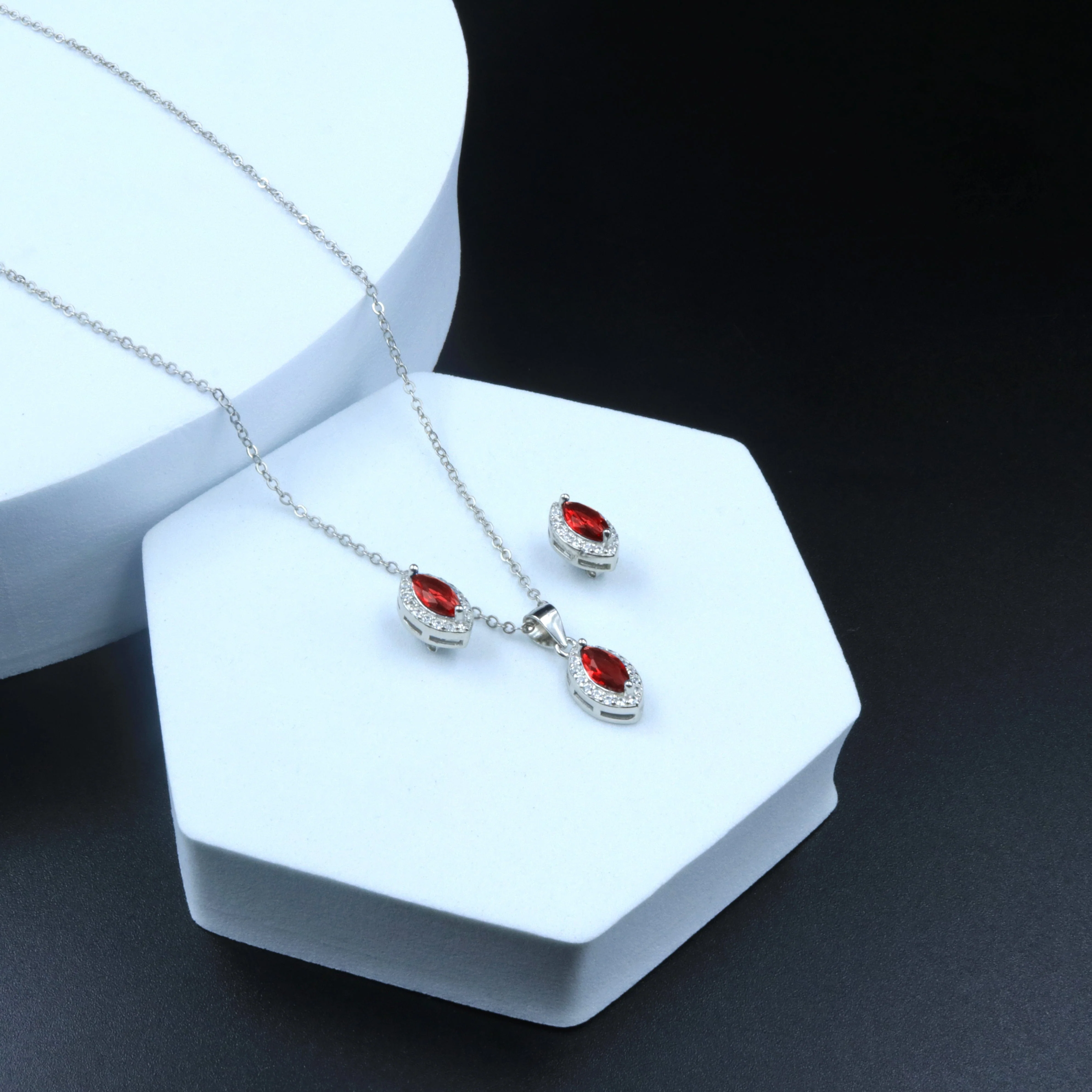Zarkan Eye of The Queen Red Silver Jewelry Set - Image 3